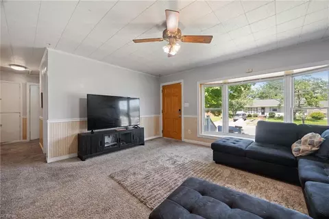 Living - 9 Lynnhaven Dr, Hampton, VA 23666 photo 1 of 1