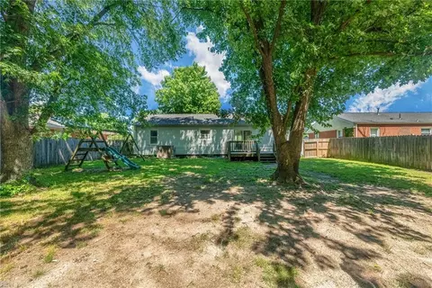Exterior - 9 Lynnhaven Dr, Hampton, VA 23666 photo 7 of 10