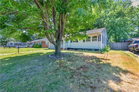 Exterior - 9 Lynnhaven Dr, Hampton, VA 23666 photo 4 of 10
