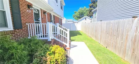 Exterior - 429 Cooper St, Hampton, VA 23669 photo 3 of 4