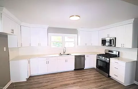Kitchen - 429 Cooper St, Hampton, VA 23669 photo 1 of 2