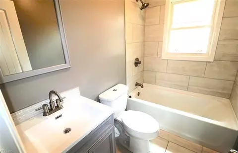 Bath - 429 Cooper St, Hampton, VA 23669 photo 1 of 6