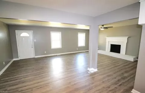 Living - 429 Cooper St, Hampton, VA 23669 photo 2 of 5