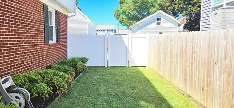 Exterior - 429 Cooper St, Hampton, VA 23669 photo 2 of 4