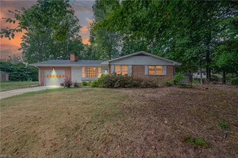 17 Satinwood Ln, Newport News, VA 23602