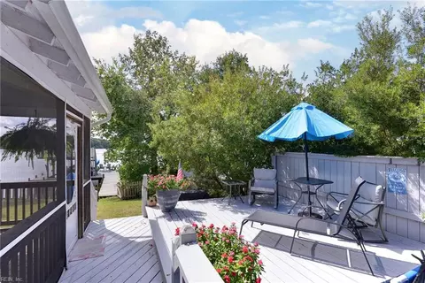 4053 S Riverside Dr, Lanexa, VA 23089