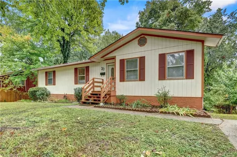 20 Garfield Dr, Newport News, VA 23608