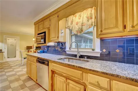 1012 Chalbourne Dr, Chesapeake, VA 23322 photo 16