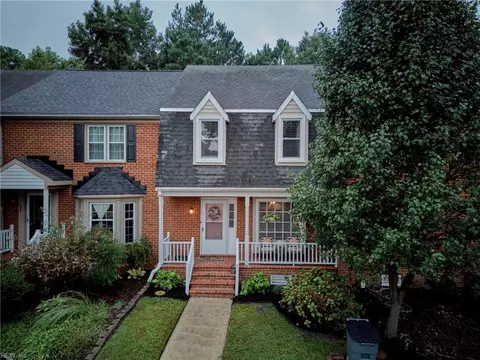 302 Middle Oaks Dr, Chesapeake, VA 23322
