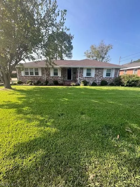 5 Whipple Dr, Hampton, VA 23663