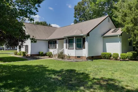 301 Nottingham Pl, Smithfield, VA 23430