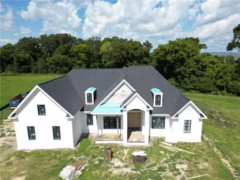 44 River Edge Dr, Suffolk, VA 23436