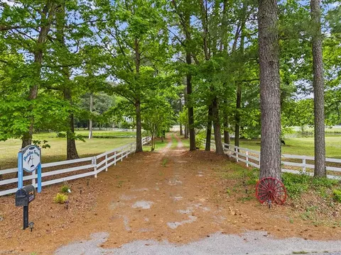 33358 Joyners Bridge Rd, Franklin, VA 23851
