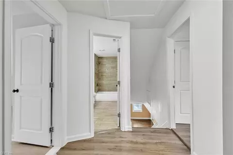 Entry Way - 412 E Lorengo Ave, Norfolk, VA 23503 photo 2 of 2