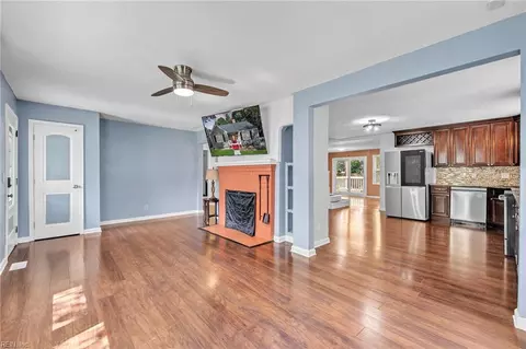Living - 412 E Lorengo Ave, Norfolk, VA 23503 photo 1 of 1