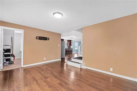 Entry Way - 412 E Lorengo Ave, Norfolk, VA 23503 photo 1 of 2