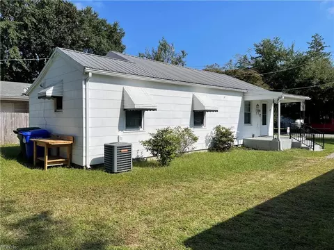 421 Elizabeth St, Suffolk, VA 23434