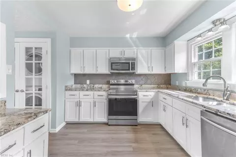Kitchen - 5 E Chamberlin Ave, Hampton, VA 23663 photo 3 of 3