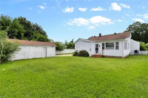 Exterior - 5 E Chamberlin Ave, Hampton, VA 23663 photo 3 of 4