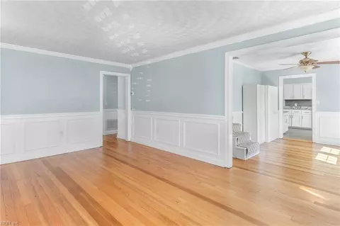 Living - 5 E Chamberlin Ave, Hampton, VA 23663 photo 5 of 8