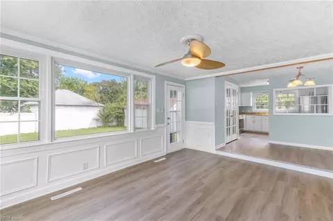 Living - 5 E Chamberlin Ave, Hampton, VA 23663 photo 7 of 8