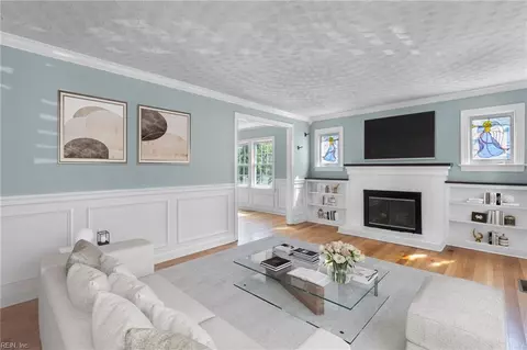 Living - 5 E Chamberlin Ave, Hampton, VA 23663 photo 1 of 8