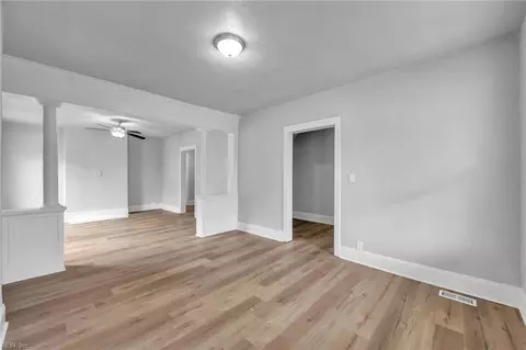 Living - 1459 Chapel St, Norfolk, VA 23504 photo 3 of 7