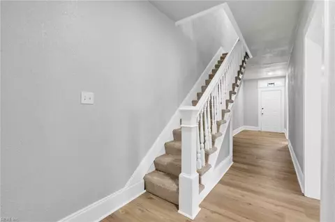 Entry Way - 1459 Chapel St, Norfolk, VA 23504 photo 3 of 5