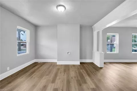 Living - 1459 Chapel St, Norfolk, VA 23504 photo 6 of 7