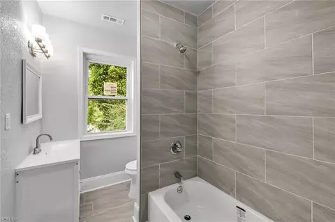 Bath - 1459 Chapel St, Norfolk, VA 23504 photo 4 of 5