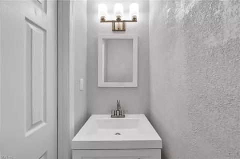 Bath - 1459 Chapel St, Norfolk, VA 23504 photo 1 of 5