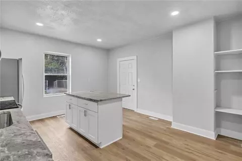 Entry Way - 1459 Chapel St, Norfolk, VA 23504 photo 2 of 5