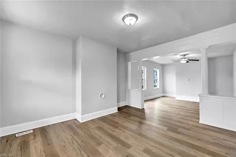 Living - 1459 Chapel St, Norfolk, VA 23504 photo 4 of 7