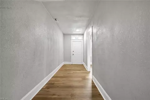 Entry Way - 1459 Chapel St, Norfolk, VA 23504 photo 1 of 5