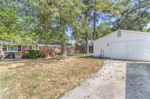 Exterior - 3149 Biscayne Dr, Chesapeake, VA 23321 photo 6 of 7