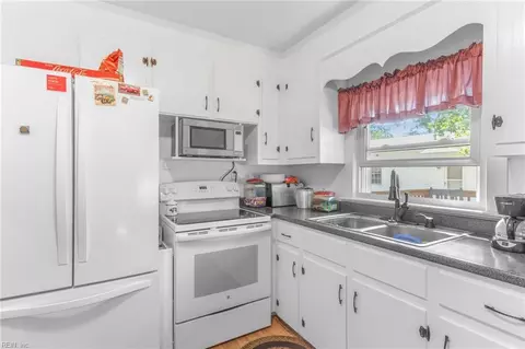 Kitchen - 3149 Biscayne Dr, Chesapeake, VA 23321 photo 2 of 2