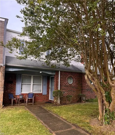 632 Redkirk Ln, Virginia Beach, VA 23462