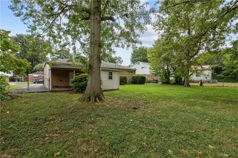 Exterior - 23 Brookfield Dr, Hampton, VA 23666 photo 6 of 9