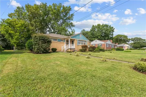 Exterior - 23 Brookfield Dr, Hampton, VA 23666 photo 3 of 9