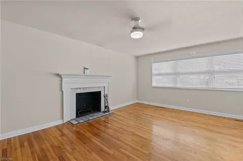 Living - 23 Brookfield Dr, Hampton, VA 23666 photo 2 of 4