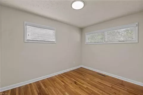 Bedroom - 23 Brookfield Dr, Hampton, VA 23666 photo 5 of 7