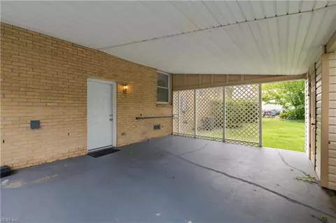 Exterior - 23 Brookfield Dr, Hampton, VA 23666 photo 5 of 9