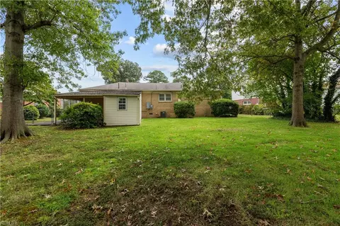 Exterior - 23 Brookfield Dr, Hampton, VA 23666 photo 7 of 9