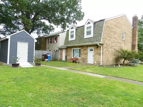 2913 Radcliffe Ln N, Chesapeake, VA 23321