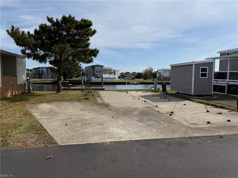 3665 Sandpiper Rd #86, Virginia Beach, VA 23456