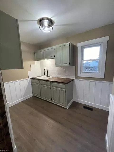 Kitchen - 4606 Mcnutt Ct, Norfolk, VA 23513 photo 4 of 4