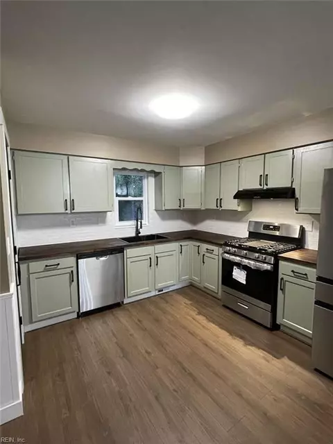 Kitchen - 4606 Mcnutt Ct, Norfolk, VA 23513 photo 1 of 4