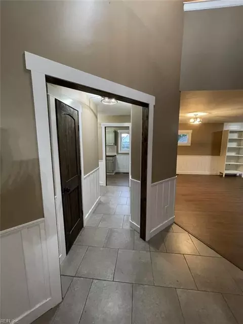 Entry Way - 4606 Mcnutt Ct, Norfolk, VA 23513 photo 2 of 2