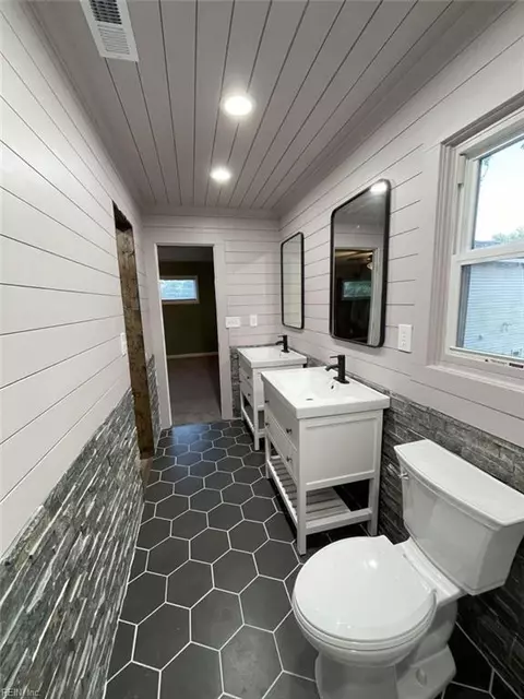 Bath - 4606 Mcnutt Ct, Norfolk, VA 23513 photo 4 of 6