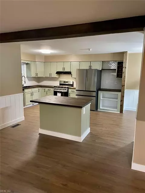 Kitchen - 4606 Mcnutt Ct, Norfolk, VA 23513 photo 2 of 4